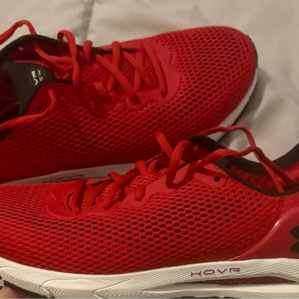 NWOT Under Armour Red Hovr Sonic 4 Men’s Running Shoes